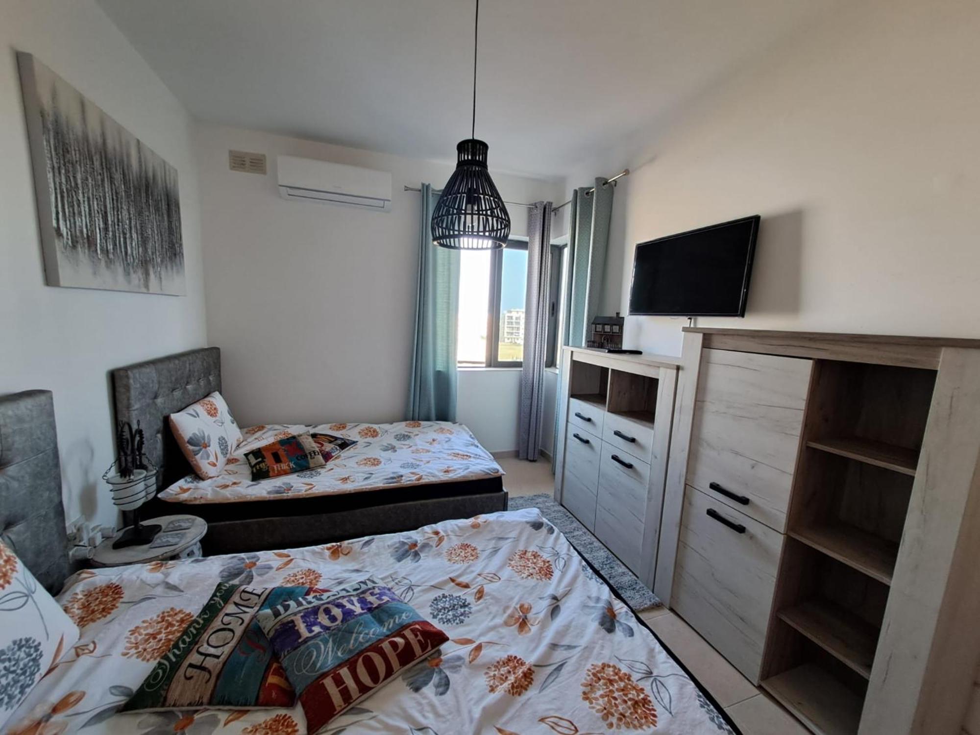 Sunshine Court Budget St. Paul's Bay Bagian luar foto