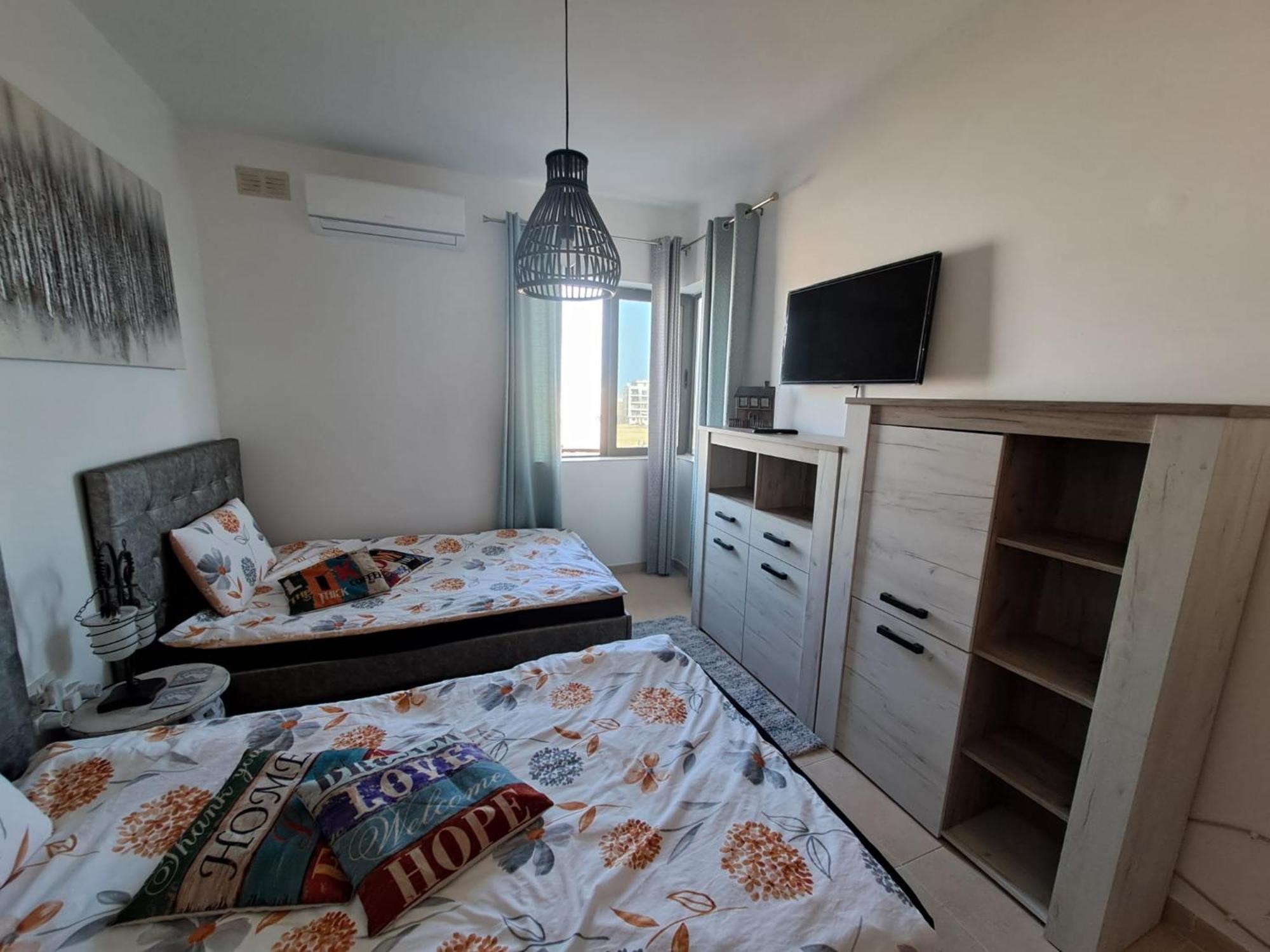 Sunshine Court Budget St. Paul's Bay Bagian luar foto